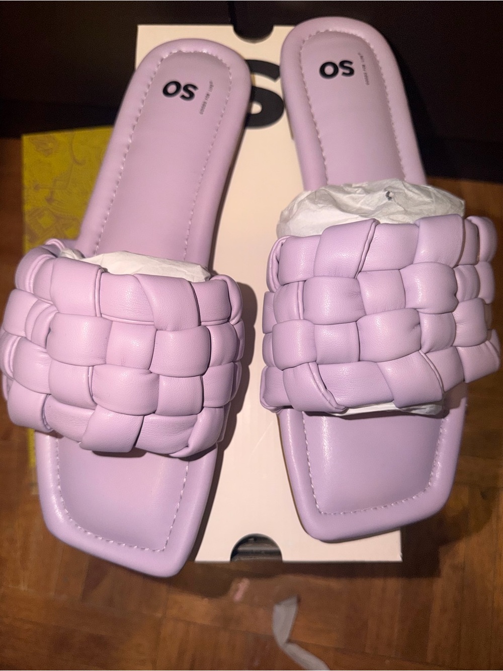 SO lilac Gwenn Slides Size 9.5
Brand new in box